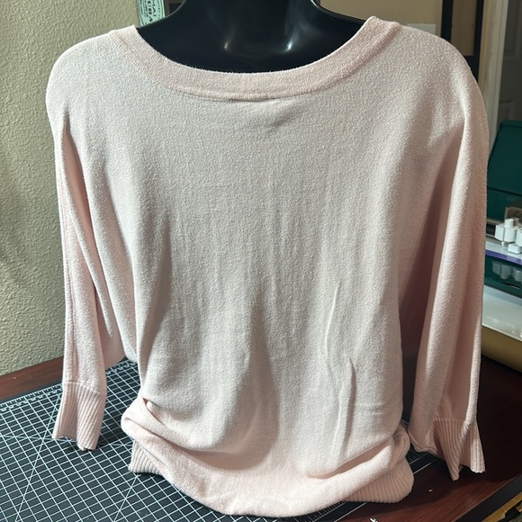 Never worn gorgeous pink sweater - Picture 4 of 4